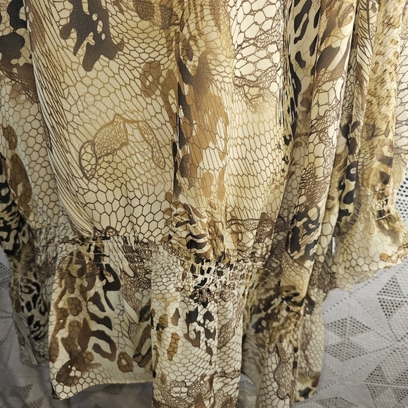 Added Dimensions for Catherine's size 5X animal print blouse - Picture 9 of 11